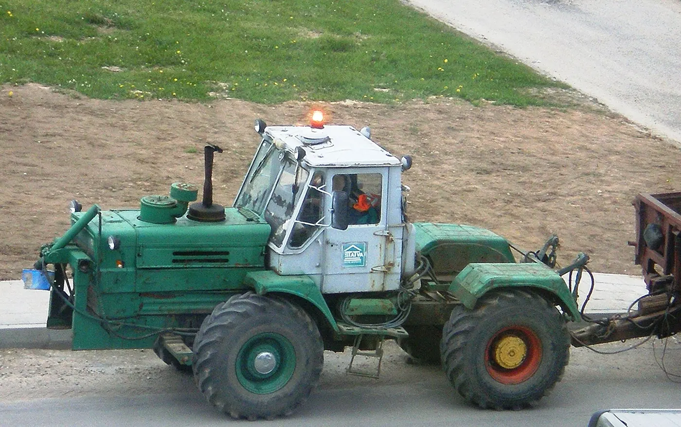 Žemės ūkio technika kelyje